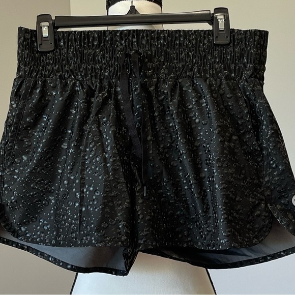 Zyia Active size Medium shorts with drawstring gym workout athletic wear running - Picture 1 of 16